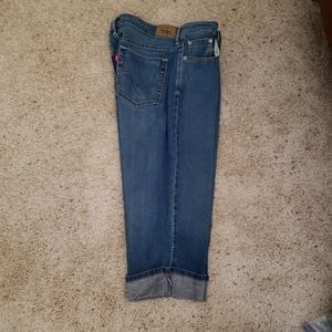 Levis Capris